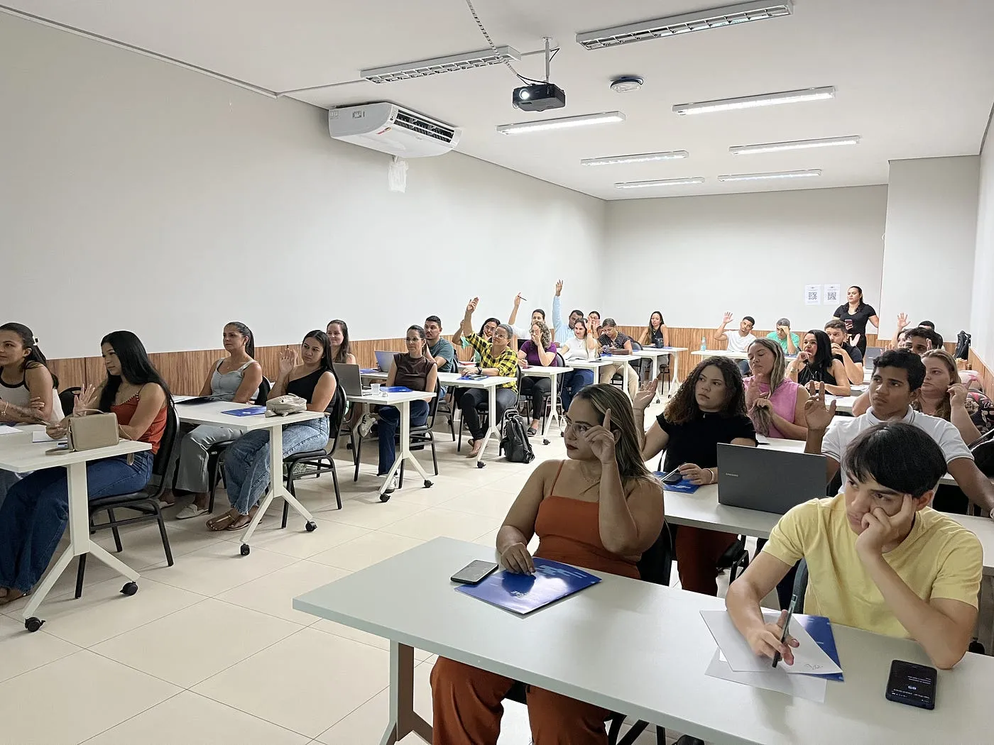 Plateia de empresários participando da palestra IA na Prática em Gurupi